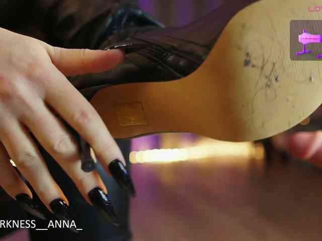 Anna-Darkness webcam