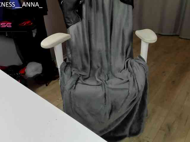 Anna-Darkness webcam