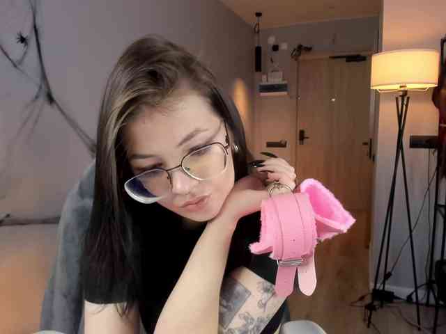 Anna-Darkness webcam