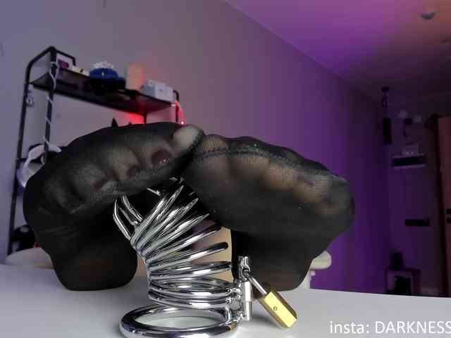 Anna-Darkness webcam