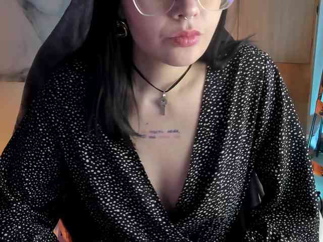 Anna-Darkness webcam