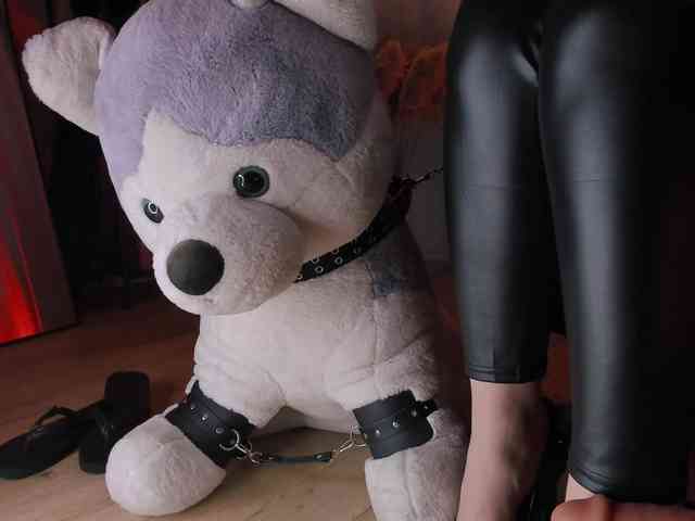 Anna-Darkness webcam