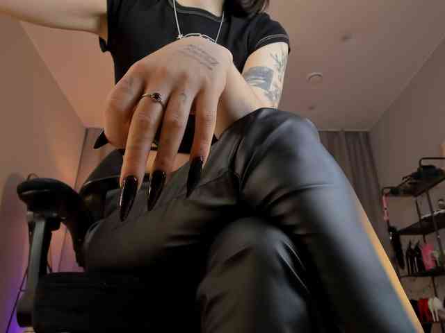 Anna-Darkness webcam