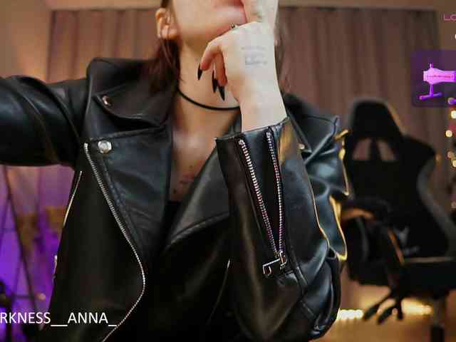 Anna-Darkness webcam