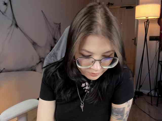 Anna-Darkness webcam