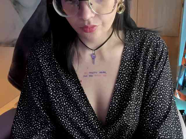 Anna-Darkness webcam