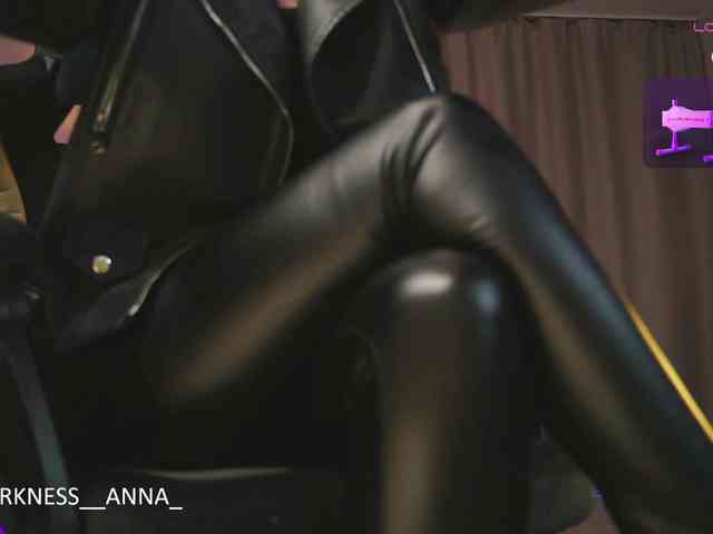 Anna-Darkness webcam