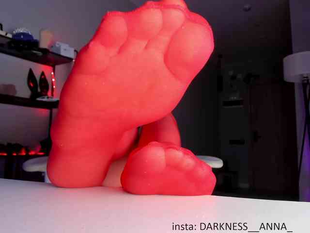 Anna-Darkness webcam