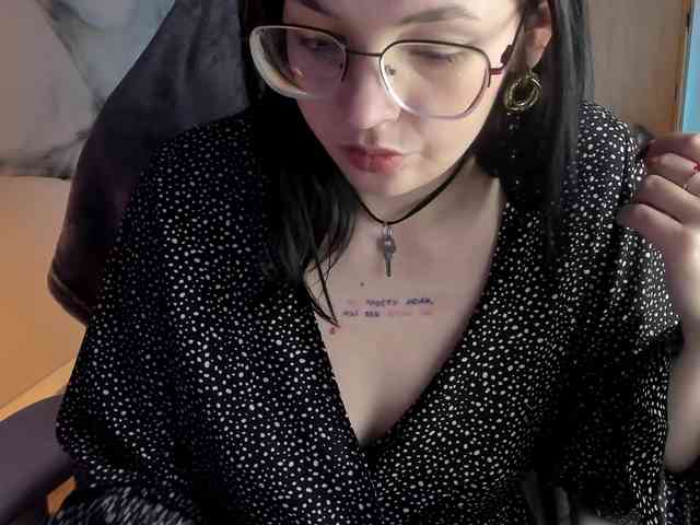 Anna-Darkness webcam