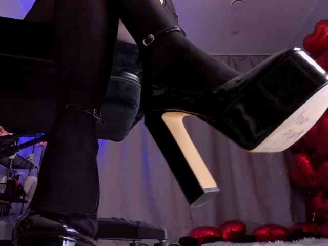 Anna-Darkness webcam