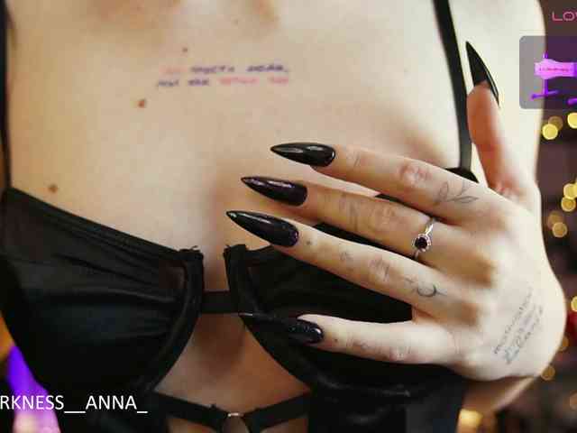 Anna-Darkness webcam