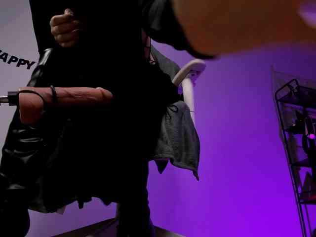 Anna-Darkness webcam