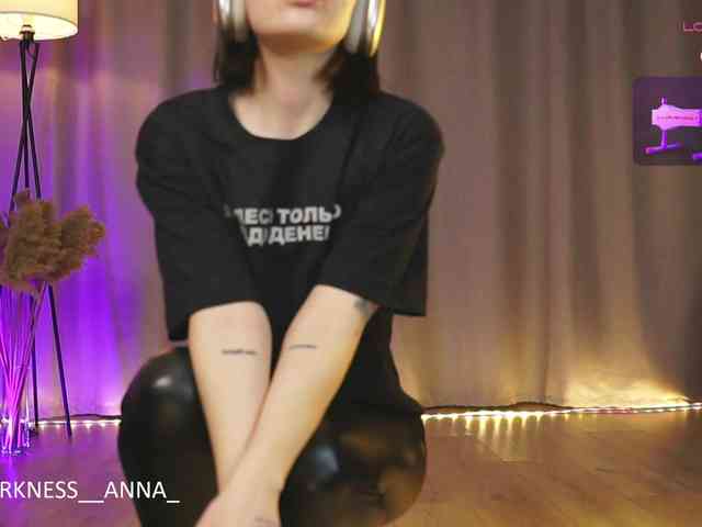 Anna-Darkness webcam