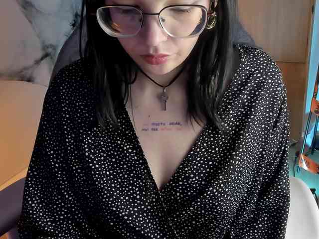 Anna-Darkness webcam