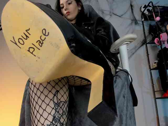 Anna-Darkness webcam