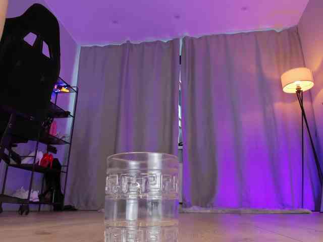 Anna-Darkness webcam