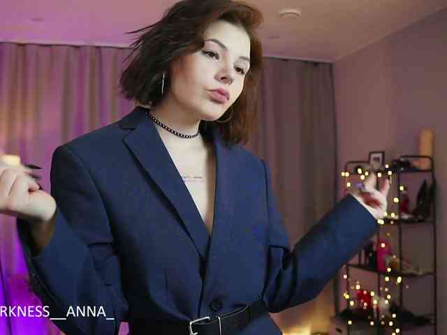 Anna-Darkness webcam