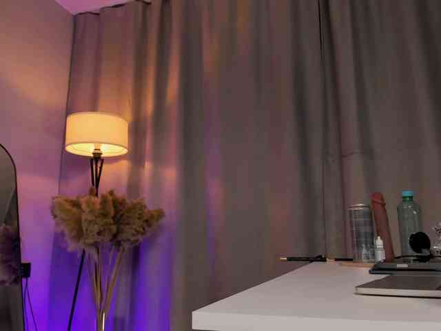 Anna-Darkness webcam