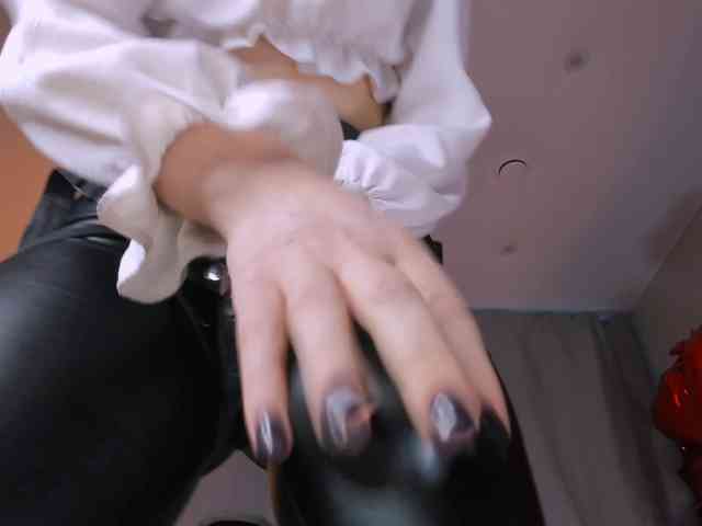 Anna-Darkness webcam