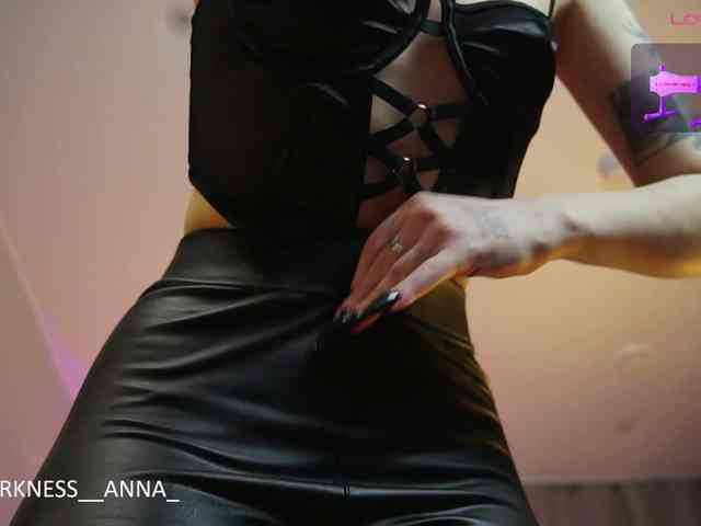 Anna-Darkness webcam