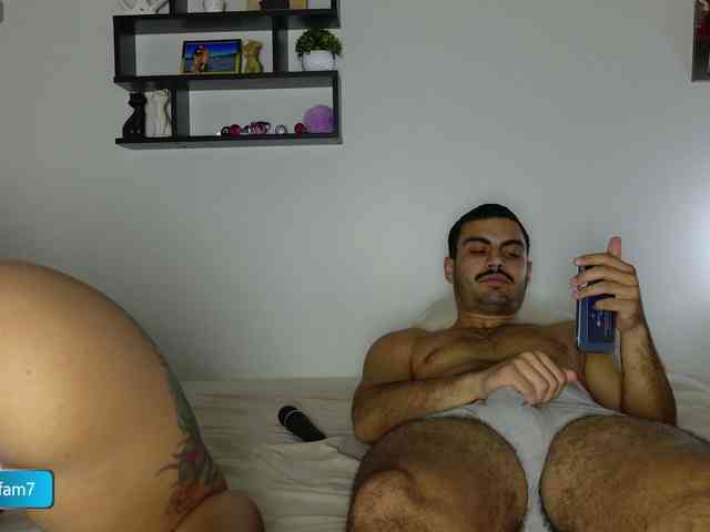 latinuycouple webcam