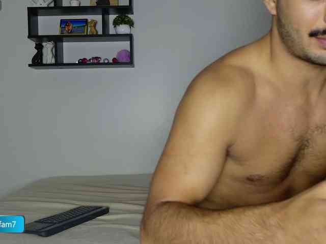 latinuycouple webcam