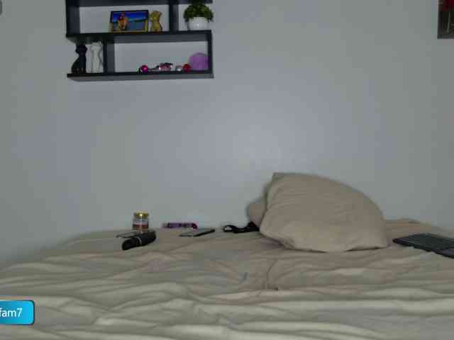 latinuycouple webcam