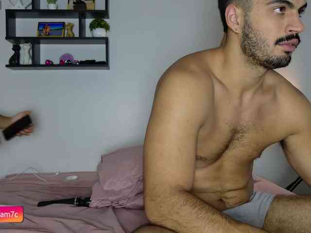 latinuycouple webcam