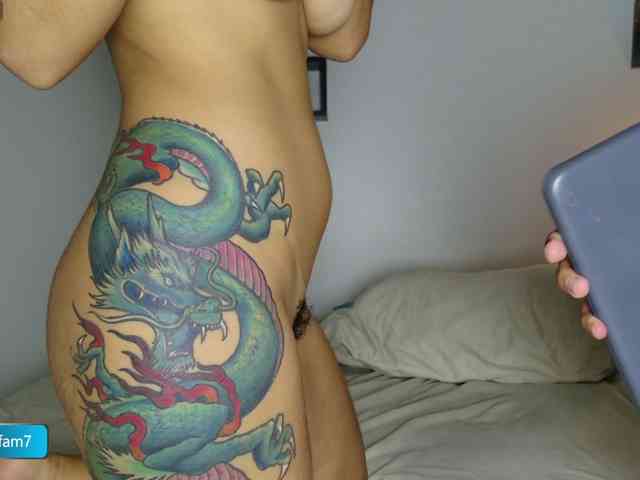 latinuycouple webcam