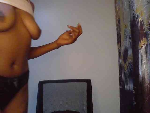 HappyLoverxo webcam
