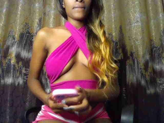 HappyLoverxo webcam