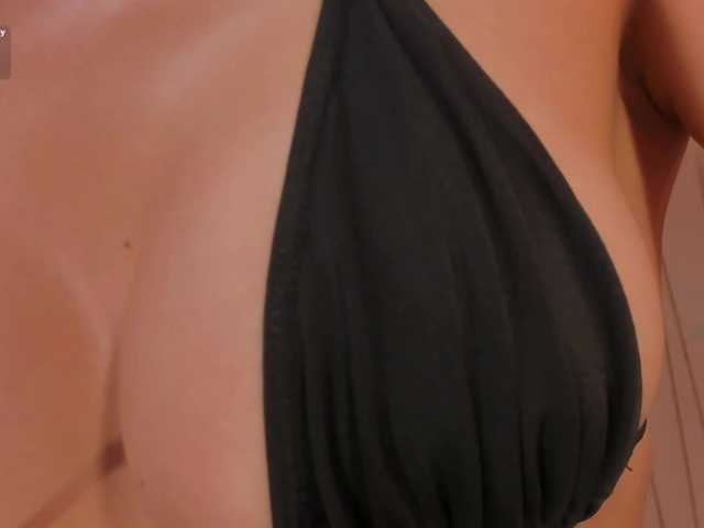 MiaFarrell's BongaCams show and profile