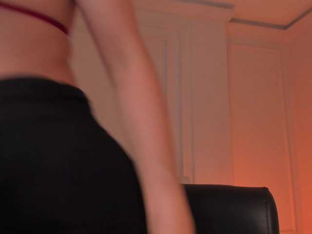 MiaFarrell's BongaCams show and profile