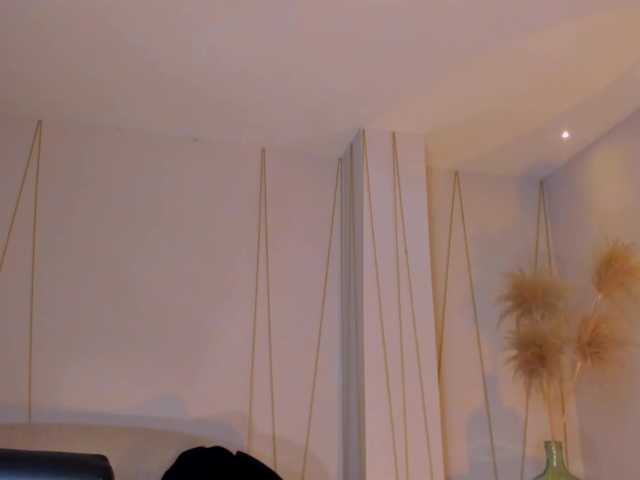 MiaFarrell's BongaCams show and profile