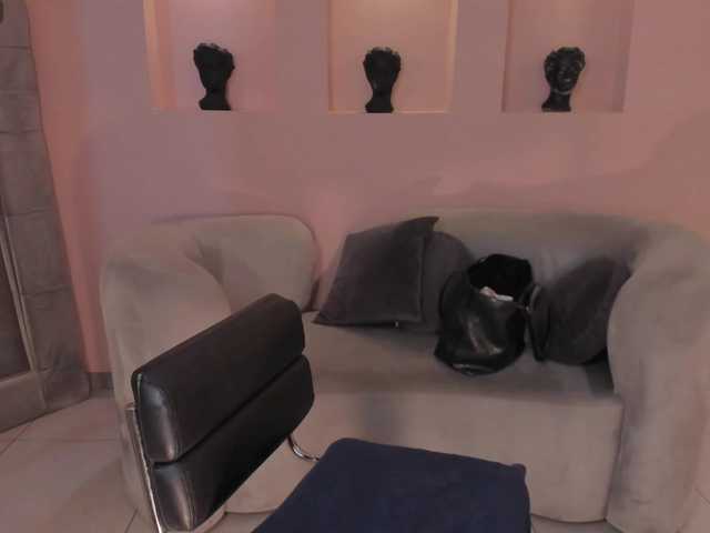 MiaFarrell's BongaCams show and profile