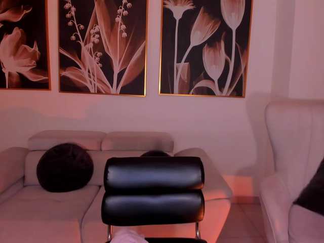 MiaFarrell's BongaCams show and profile