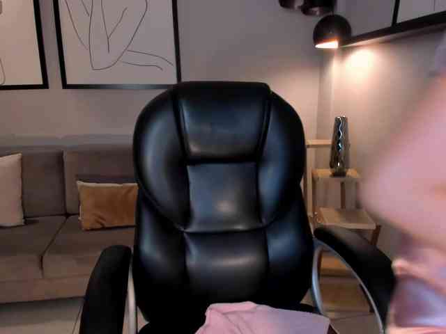 MiaFarrell webcam