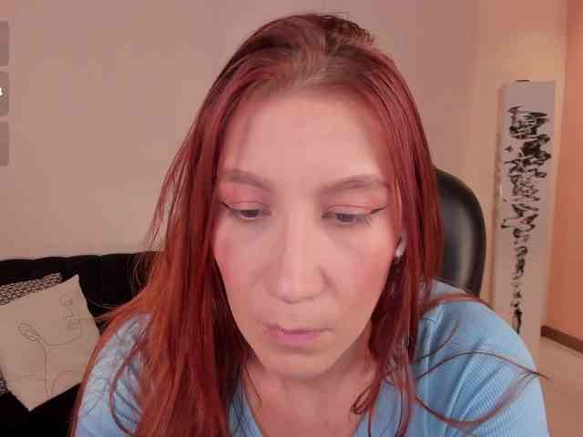 MiaFarrell webcam