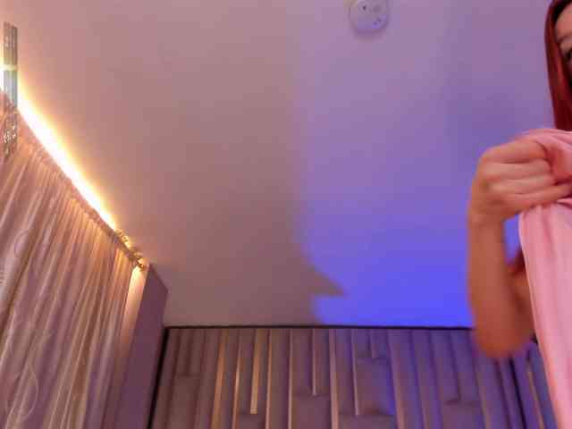 MiaFarrell webcam