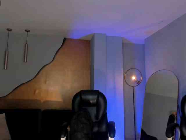 MiaFarrell webcam