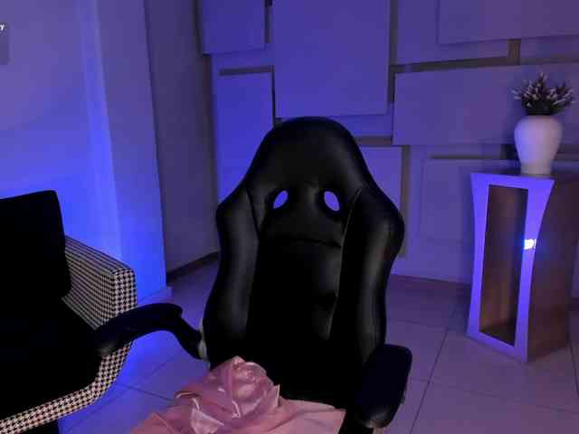 MiaFarrell webcam