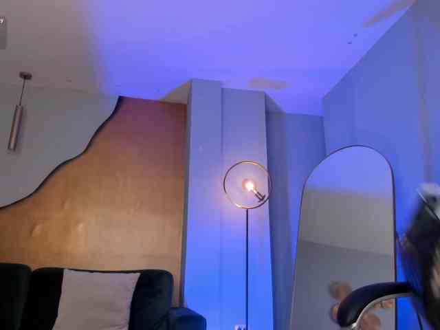 MiaFarrell webcam