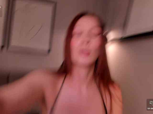 MiaFarrell webcam