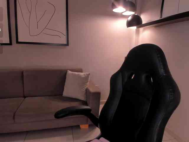 MiaFarrell webcam