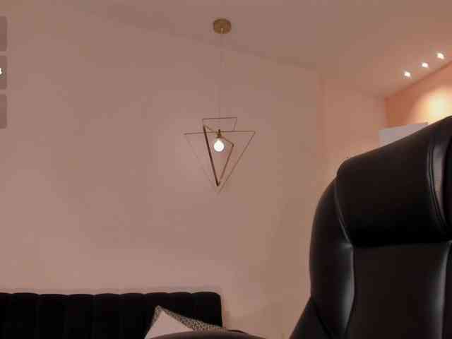 MiaFarrell webcam