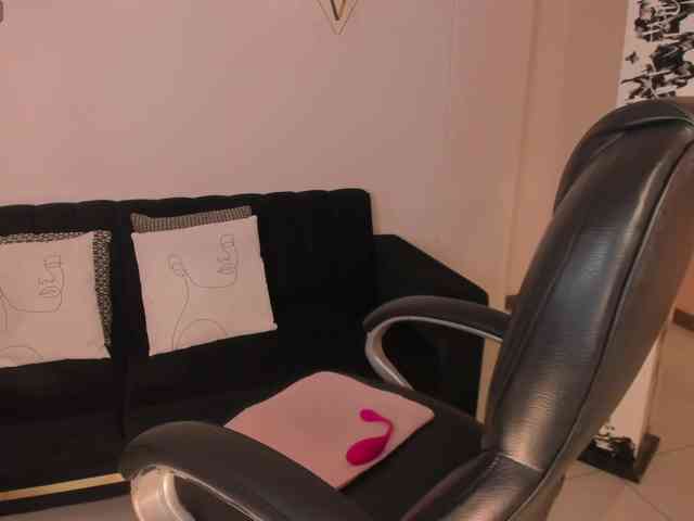 MiaFarrell webcam