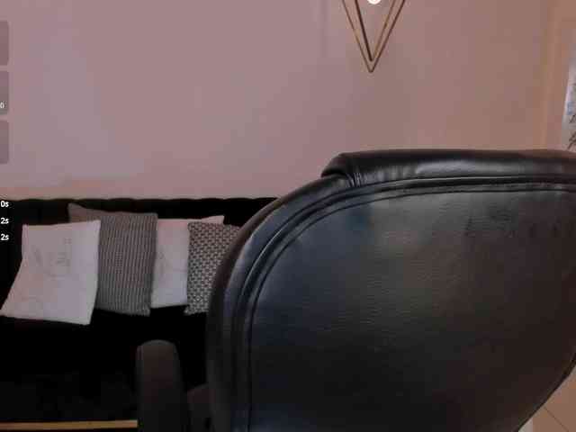 MiaFarrell webcam