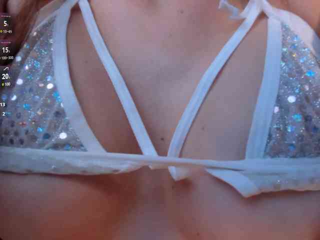 MiaFarrell webcam