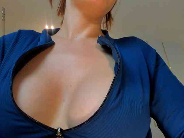 MiaFarrell webcam