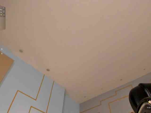 MiaFarrell webcam